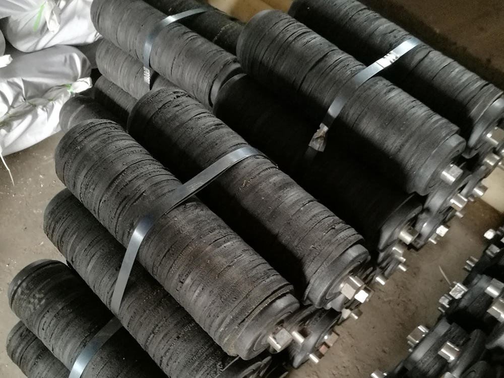 橡(xiàng)膠輪胎托輥